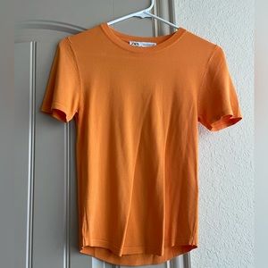 Cute Zara top size small! Perfect condition, worn just once.